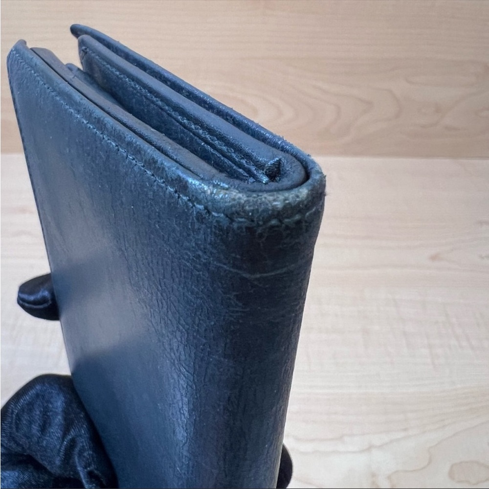 Authentic Gucci Wallet - Picture 2 of 13